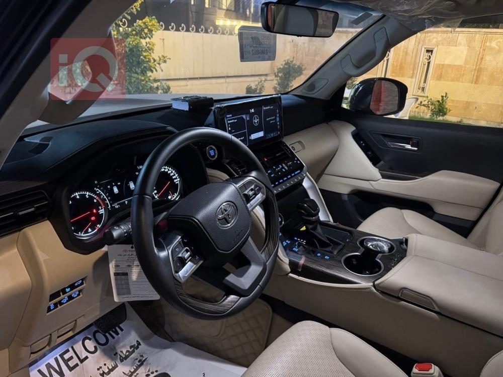 تۆیۆتا لاند کروزەر